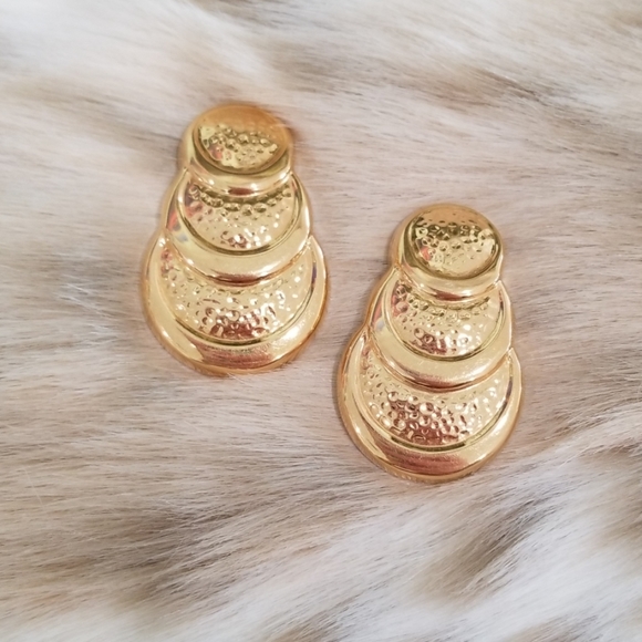 5/$10 Vintage Bold Gold Statement Earrings - Picture 3 of 4